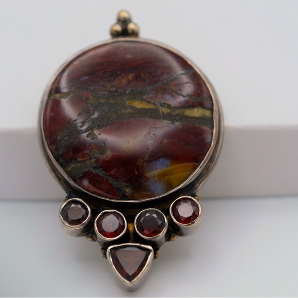 Stunner that shifts in LIGHT .925 Sterling Silver With 5 Garnet stones & Jasper - Picture 14 of 16